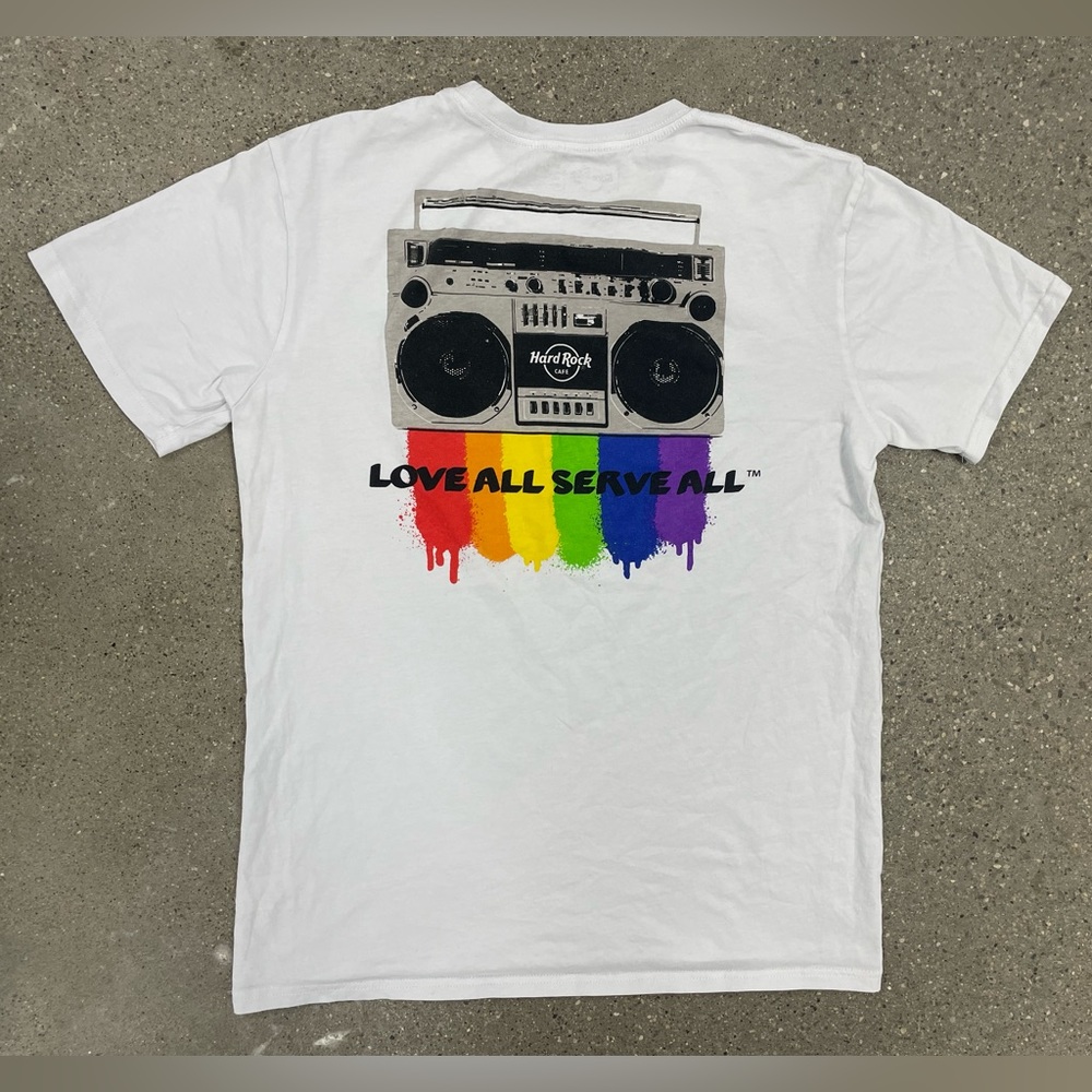 Rare Hard Rock Cafe Rainbow Pride Boombox T-Shirt size Medium 🌈 UNISEX